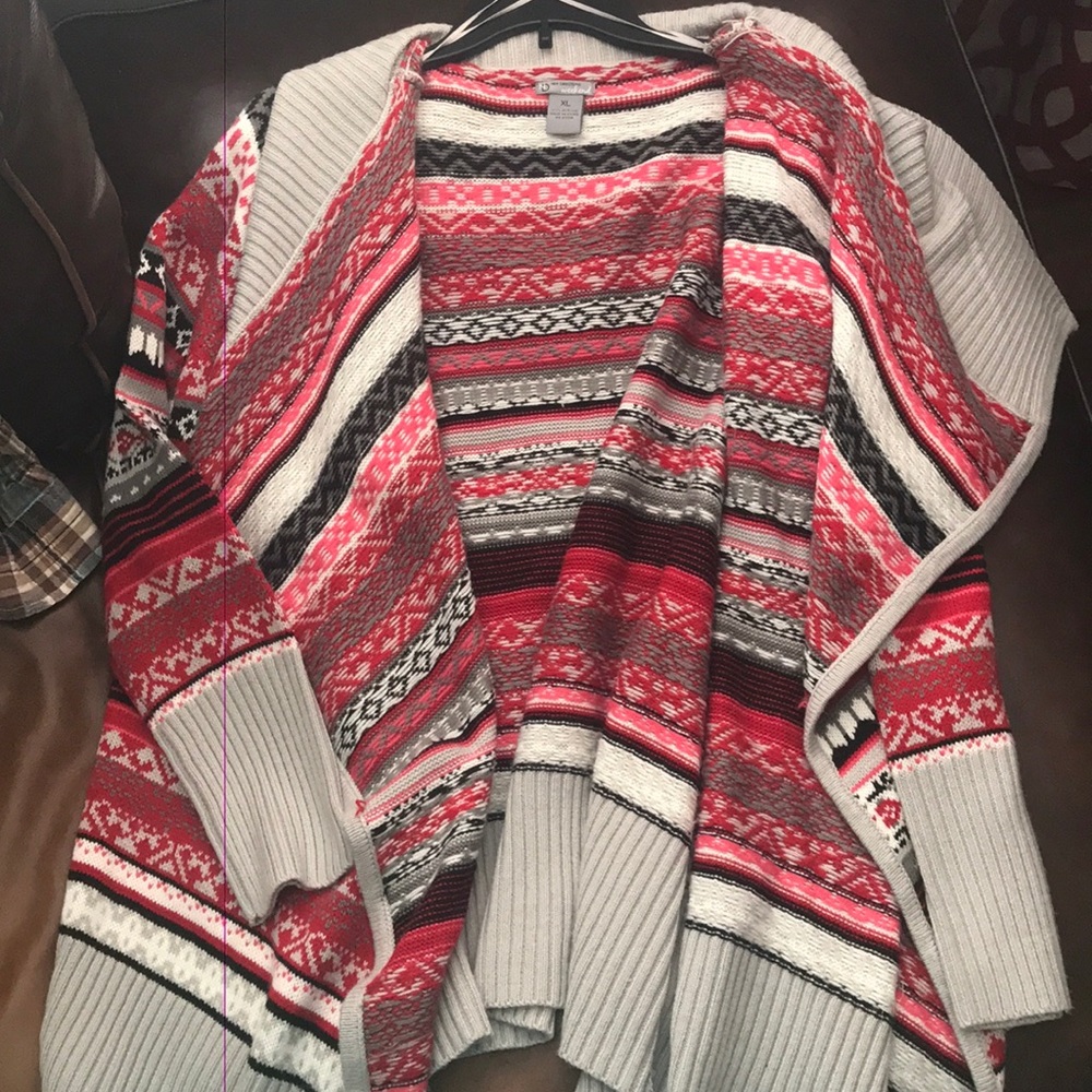Beautiful cardigan. Perfect for Christmas.